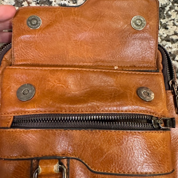 Classic Brown Leather Messenger Bag - Picture 5 of 15